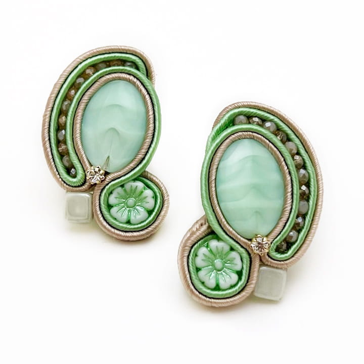 イヤリング｜ソウタシエ｜ベージュ｜グリーン｜atelier KAZUMI｜アトリエカズミ