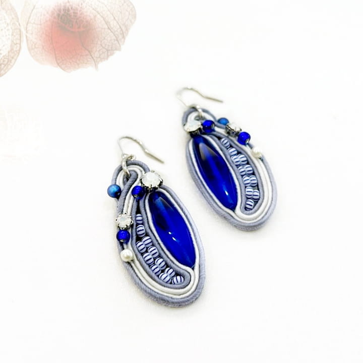 ピアス｜ソウタシエ｜ブルー｜白｜atelierKAZUMI｜アトリエカズミ