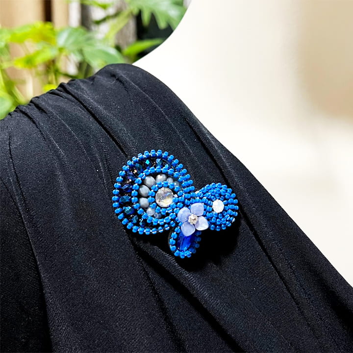 ブローチ｜ジッパー｜ロイヤルブルーとグレー｜水色とピンク｜atelierKAZUMI｜アトリエカズミ