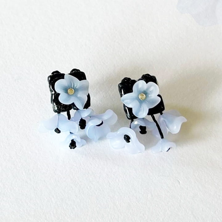 ピアス｜フラワーパーツ｜ブルー｜atelierKAZUMI｜アトリエカズミ